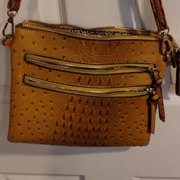 Purses - Picture 4 of 8